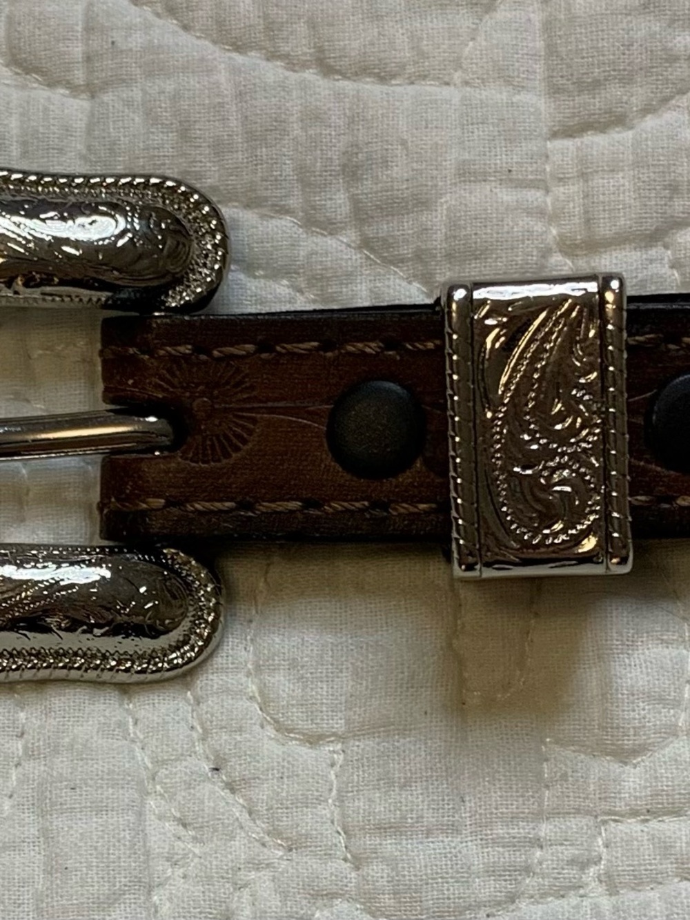 Vintage-Style Brown Leather Western Belt with Silver Buckle - Picture 4 of 12